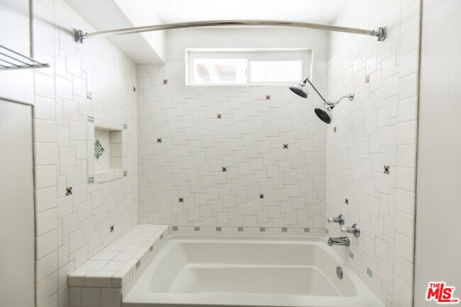 Building Photo - 2418 Graham Ave