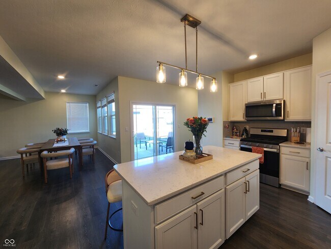 Building Photo - 2573 Plano Dr