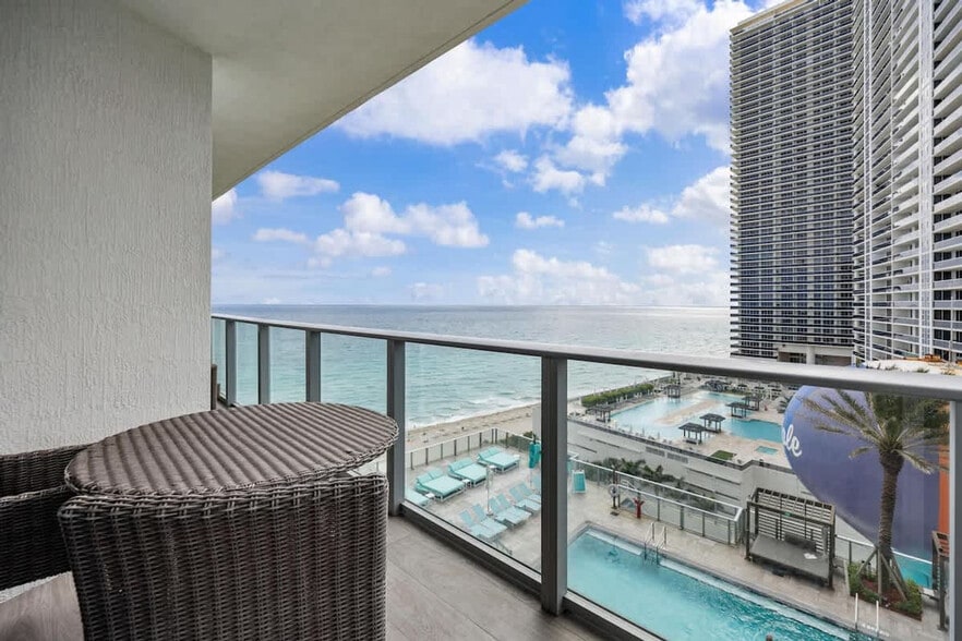 Building Photo - 4011 S Ocean Dr