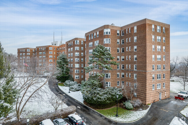 Primary Photo - Rockcliffe Apartments