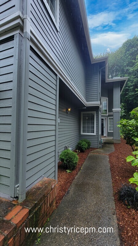 Building Photo - 9205 NE 128th Ln