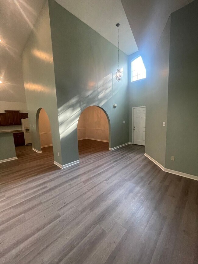 Building Photo - Available NOW in Snowden Grove Area!  3 BR...