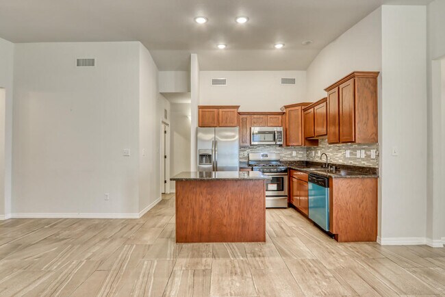 Building Photo - 14334 Loma Esmeralda