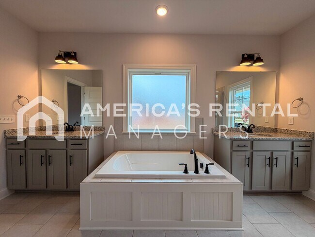 Building Photo - Elegant 4 Bedroom Retreat in Meridianville!