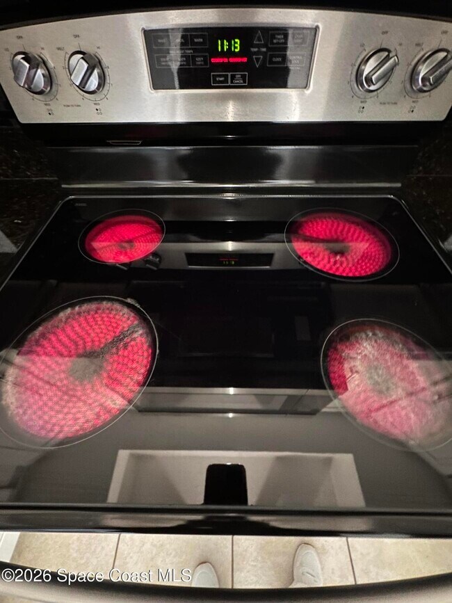 Building Photo - 837 Hickory St