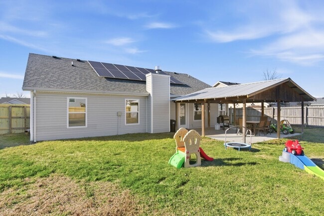 Building Photo - 3 Bedroom | 2 Bathroom | 2 Car Garage | Nixa Schools| Fireplace | Fenced yard | Solar Panels!