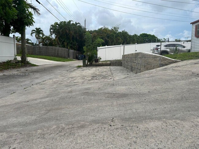 Building Photo - 1919 N 38th Ave
