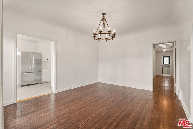 Building Photo - 147 S Poinsettia Pl