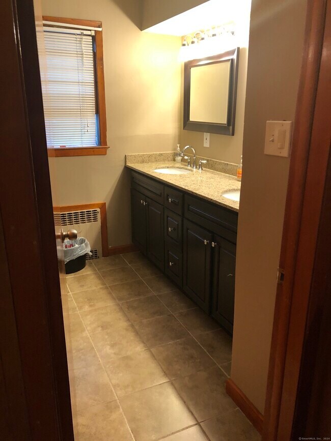 Building Photo - 325 Pasadena Pl