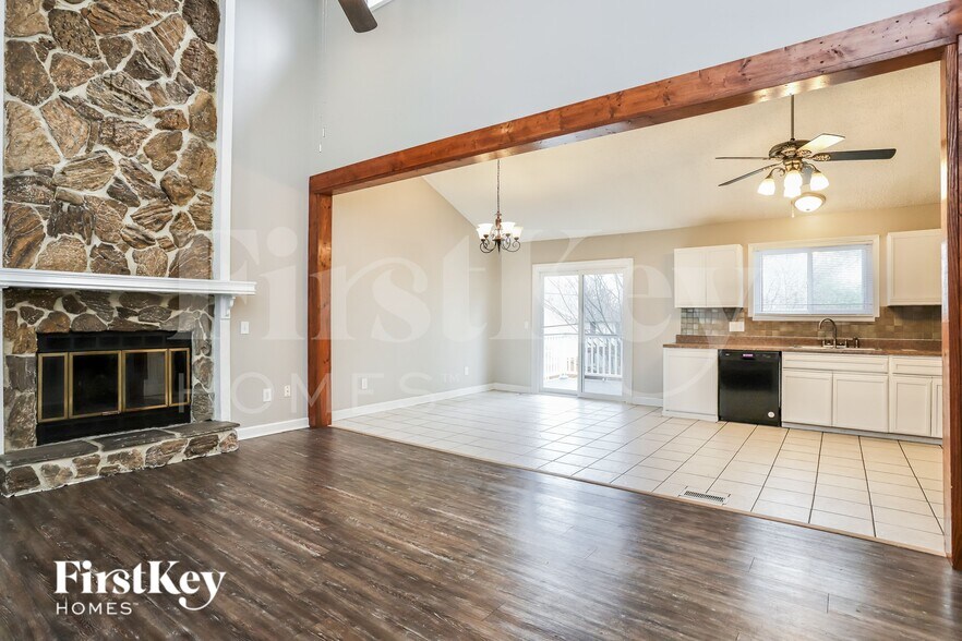 Building Photo - 416 Oak Pl