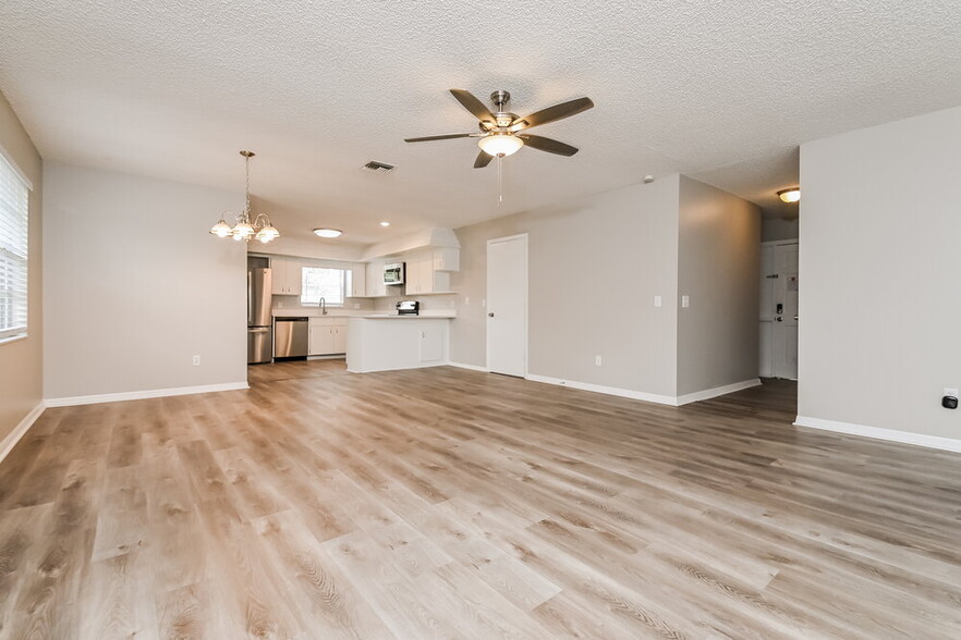 Building Photo - 151 Rainbow Blvd