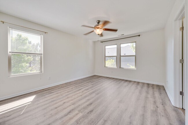 Building Photo - 11 Moss Grove Ln