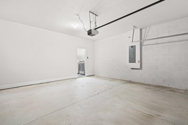 Building Photo - 692 NE Turtleback Trail