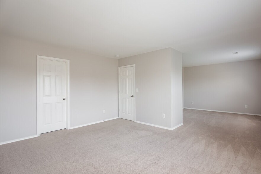 Building Photo - 2118 Buckleigh Dr