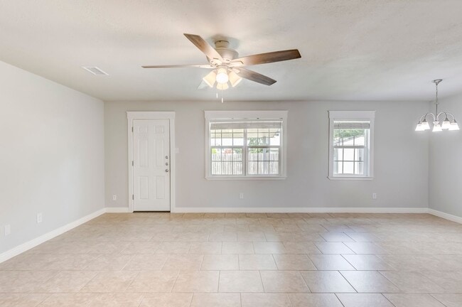 Building Photo - 2307 Traverse Dr