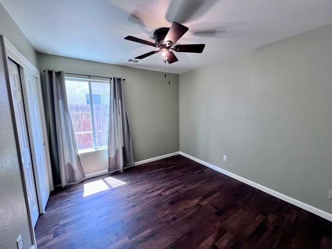 Building Photo - 654 Winery Ct