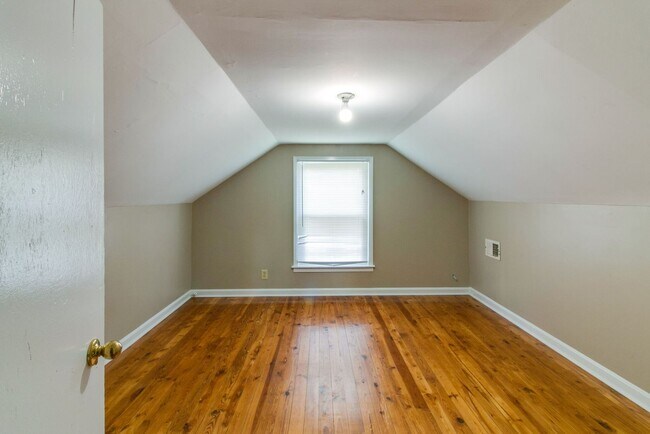 Building Photo - 430 Kelly Ln