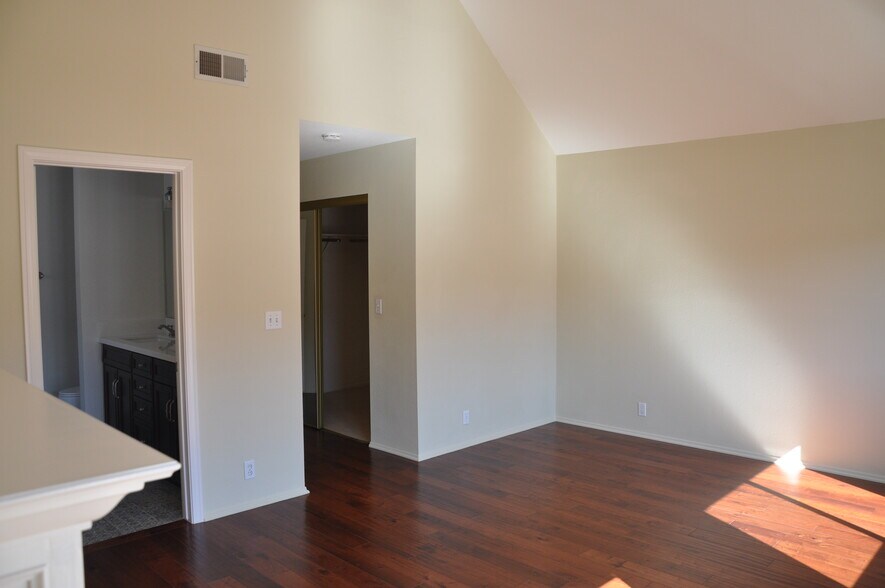 Primary bedroom with walk in closet - 1713 Goodman Ave