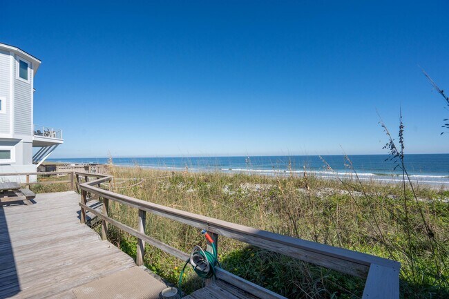 Building Photo - 212 Somerset Ct