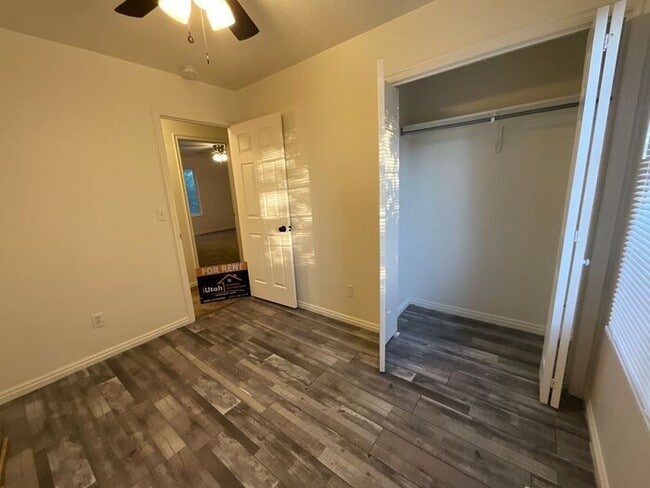 Building Photo - 4 Bedroom 2 1/2 Bath Home Oversized 2 Car Garage. Dog Friendly Available in June