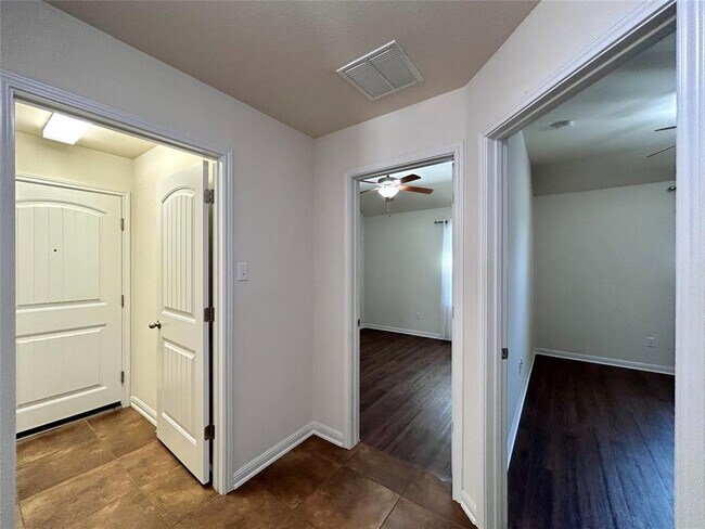 Building Photo - 180 Mystic Hollow