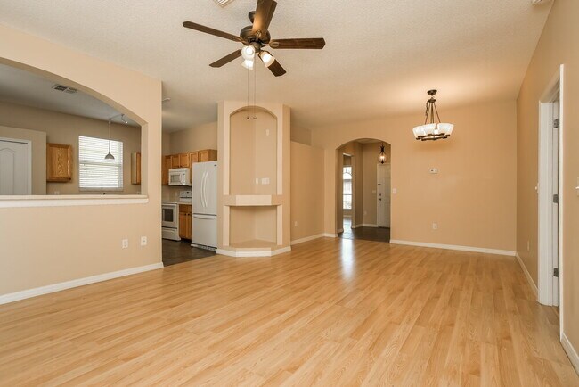 Building Photo - 15822 Pine Lily Ct