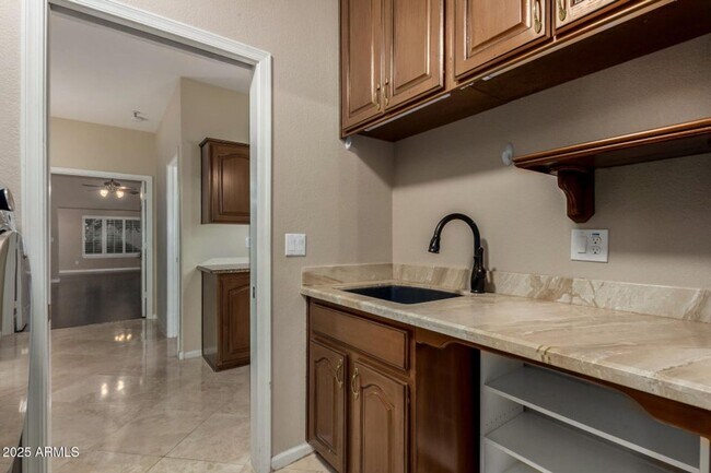 Building Photo - 4 Bedroom 2 Bathroom Scottsdale Ranch Home