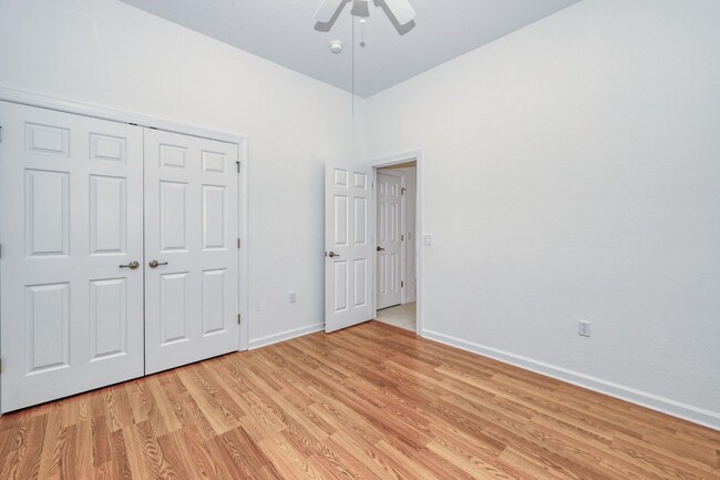 Building Photo - Emerson Square 4 Bedroom Home