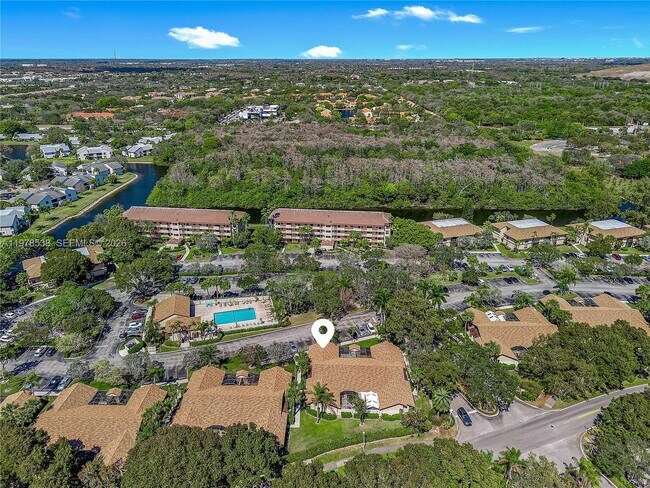 Building Photo - 2616 Carambola Cir N