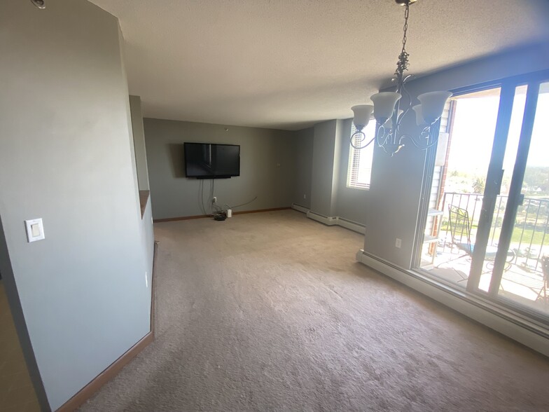 Building Photo - 6500 Woodlake Dr