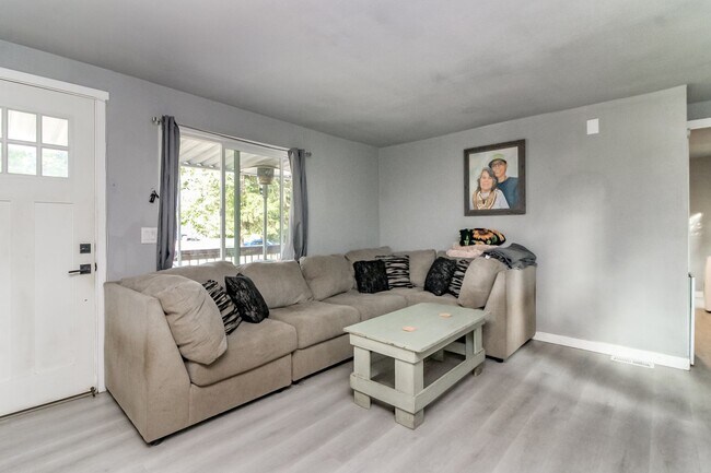 Building Photo - Updated 2 bedroom manufactured home on large corner lot