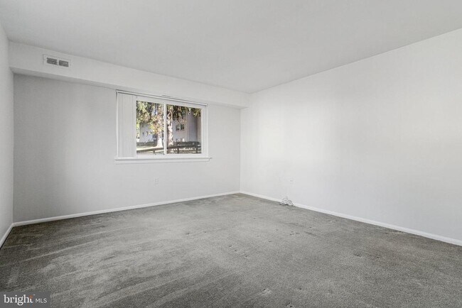 Building Photo - 11370 Cherry Hill Rd