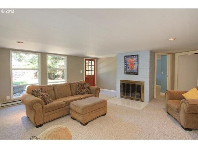 Building Photo - Lovely SW Portland home in RARE Location w...