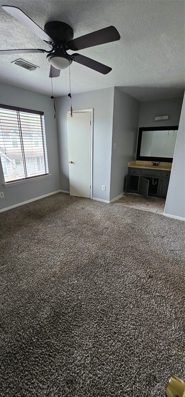 Building Photo - 2053 Country Village Blvd