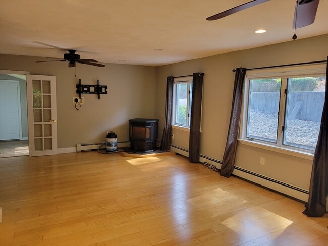 Building Photo - 37 Golden Hills Rd