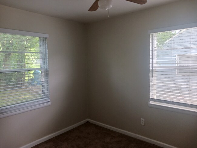 Building Photo - 5014 Vista St