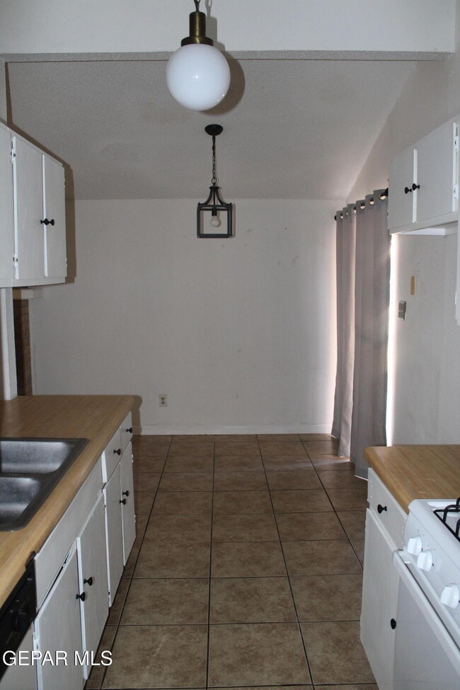 Building Photo - 1582 Diego Rivera Dr