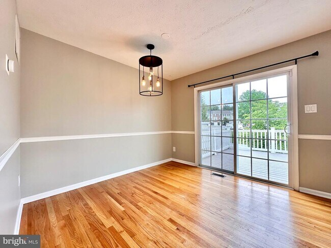 Building Photo - 2107 Mardic Dr