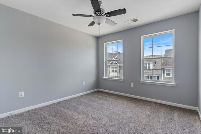 Building Photo - 37 Mustang Dr