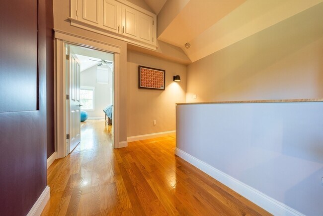 Building Photo - 66 Thorndike St