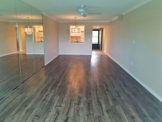 Building Photo - 12000 Capri Cir S