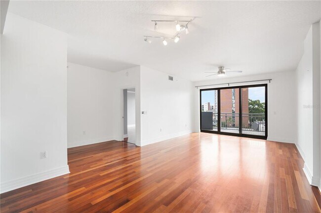 Building Photo - 1108 N Franklin St