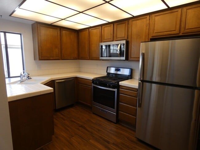 Building Photo - Spacious Townhome at Stonebridge