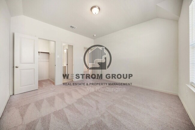 Building Photo - 912 Alberta Spruce Rd