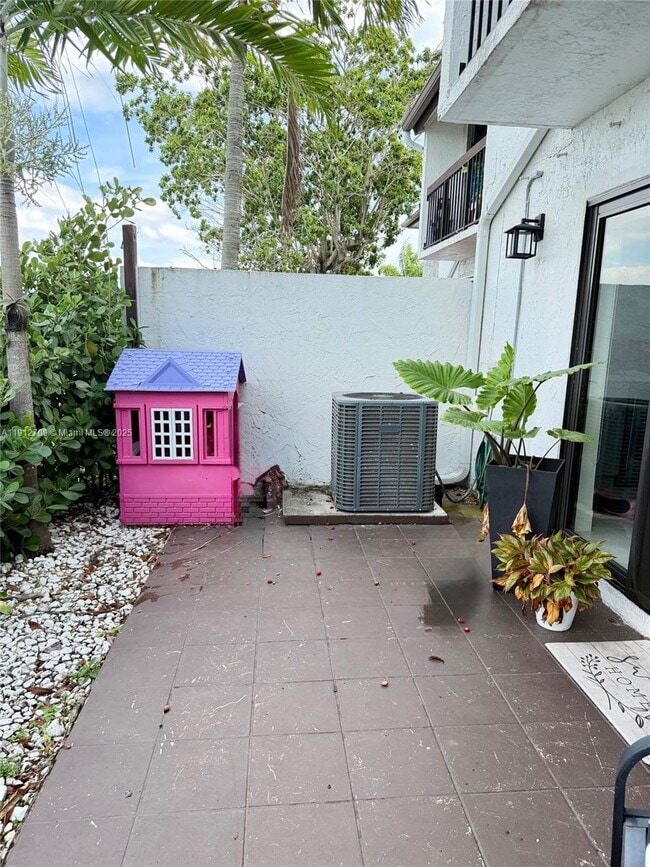 Building Photo - 1271 SW 124th Ct