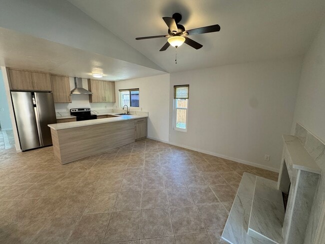 Building Photo - 4 bedroom - 2 Bathroom