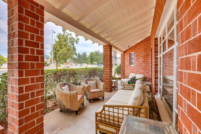 Building Photo - 107 W Windsor Ave