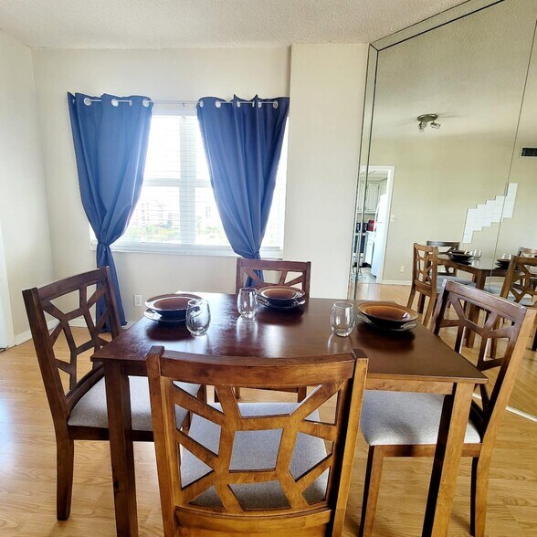 Building Photo - 710 N Ocean Blvd