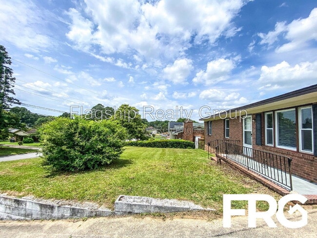 Building Photo - 231 Bunche Dr