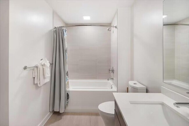 Building Photo - 315 J St